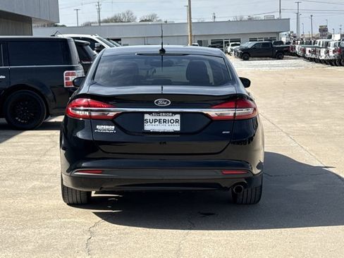 Used 2017 Ford Fusion SE image 4