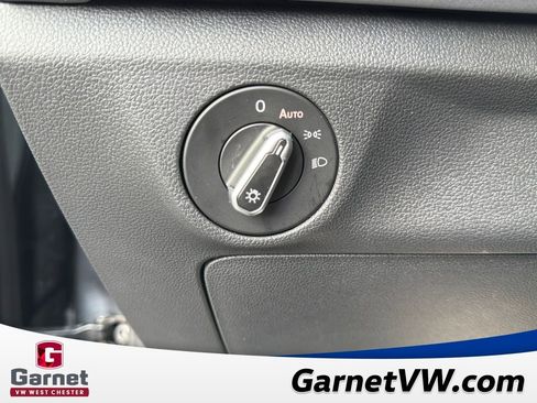 Used 2025 Volkswagen Jetta SE image 38