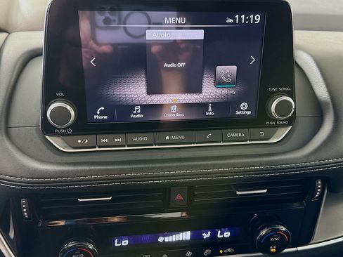 Used 2023 Nissan Rogue SV FWD image 18