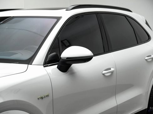 Used 2023 Porsche Cayenne image 24