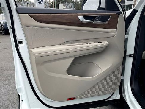 New 2025 Volkswagen Atlas SE image 21