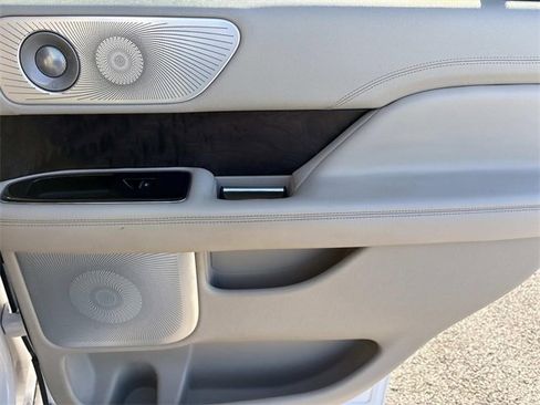Used 2019 Lincoln Navigator Reserve image 20
