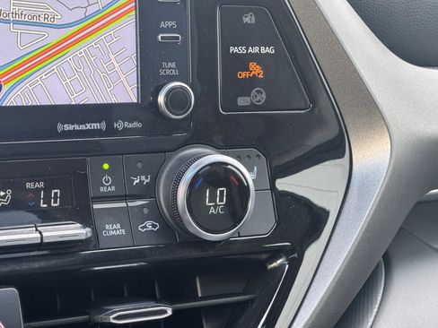 Used 2022 Toyota Highlander XLE image 32