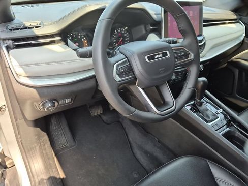 Used 2025 Jeep Compass Limited AWD/4WD image 15