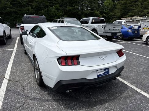 Used 2024 Ford Mustang Coupe RWD image 9
