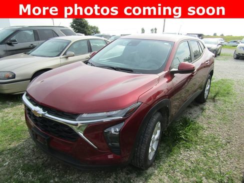 Used 2024 Chevrolet Trax LS w/ LS Convenience Package FWD image 1