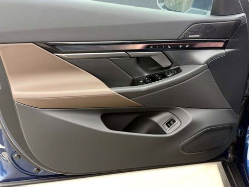 New 2026 BMW i5 eDrive40 w/ Premium Package image 11