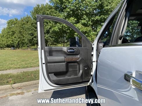 Used 2023 GMC Sierra 2500 Denali w/ Denali Ultimate Package image 18