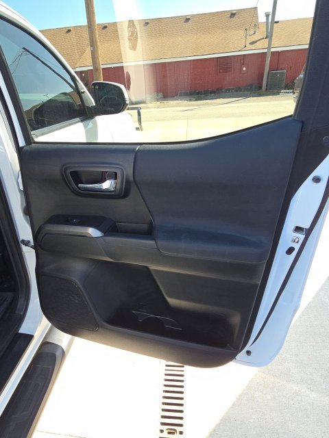 Used 2019 Toyota Tacoma TRD Sport AWD/4WD image 28