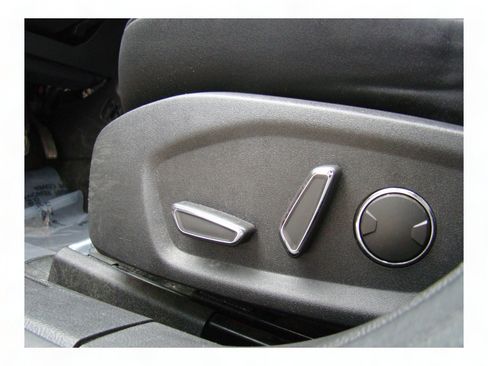 Used 2019 Ford Fusion Titanium image 12