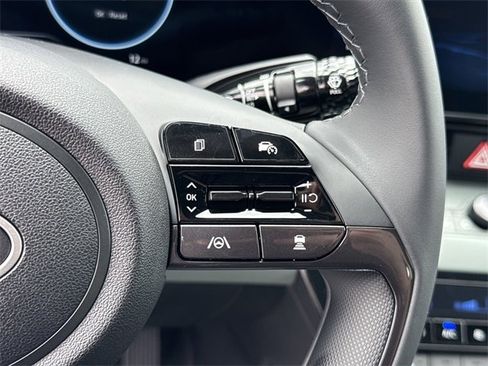 New 2025 Hyundai Elantra Limited image 18