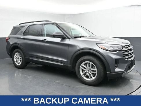 Used 2025 Ford Explorer Active image 3