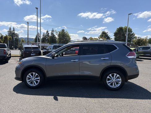 Used 2014 Nissan Rogue SV AWD/4WD image 2