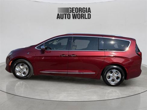 Used 2018 Chrysler Pacifica Limited w/ Advanced Safetytec Group FWD image 11