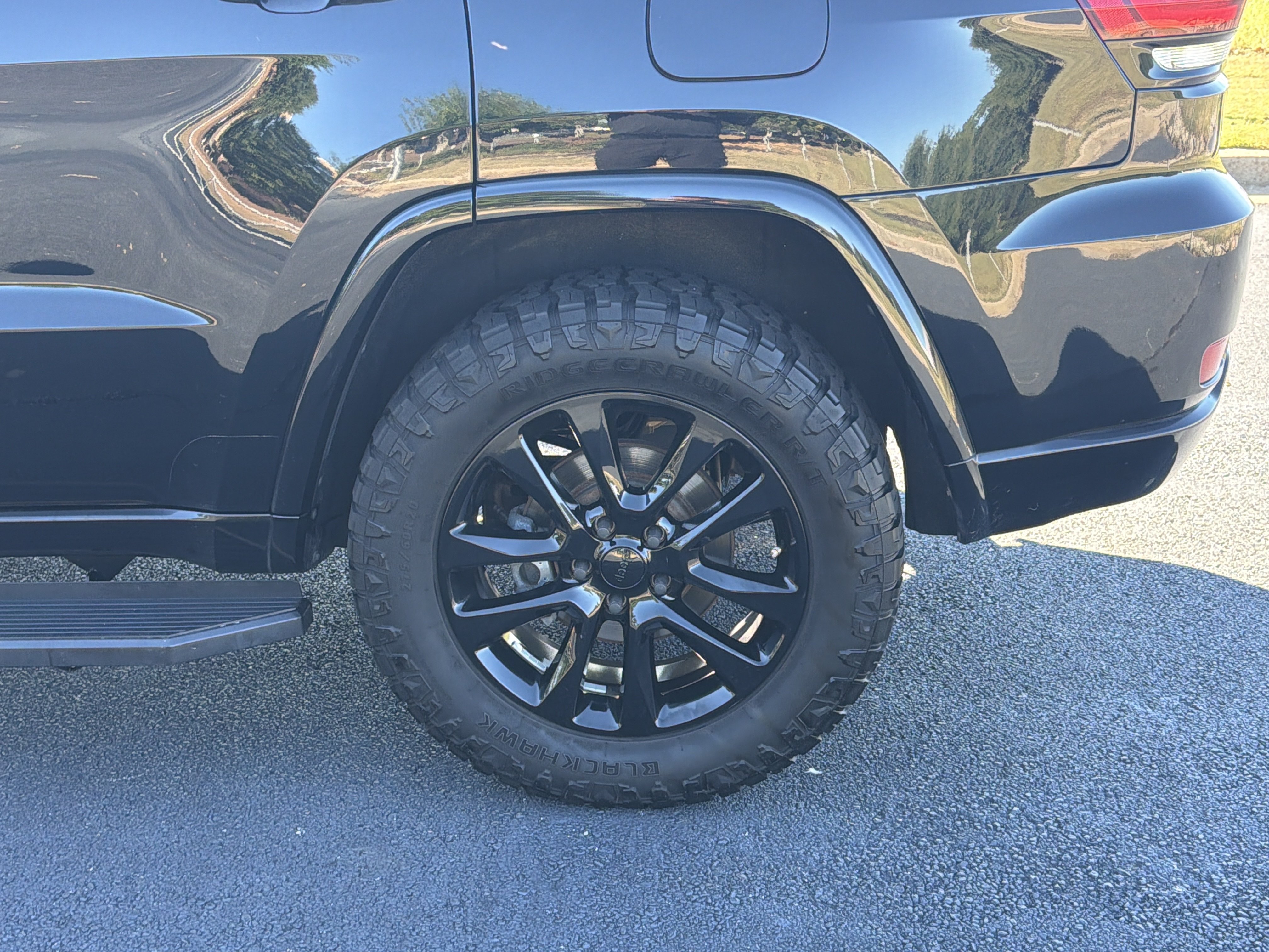 Used 2020 Jeep Grand Cherokee Altitude AWD/4WD image 35