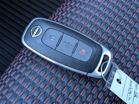 Used 2025 Nissan Kicks SR w/ Illumination Package image 27