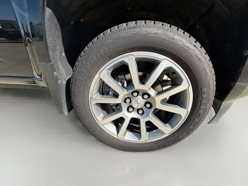 Used 2022 GMC Canyon Denali w/ Denali Black Edition Package AWD/4WD image 9