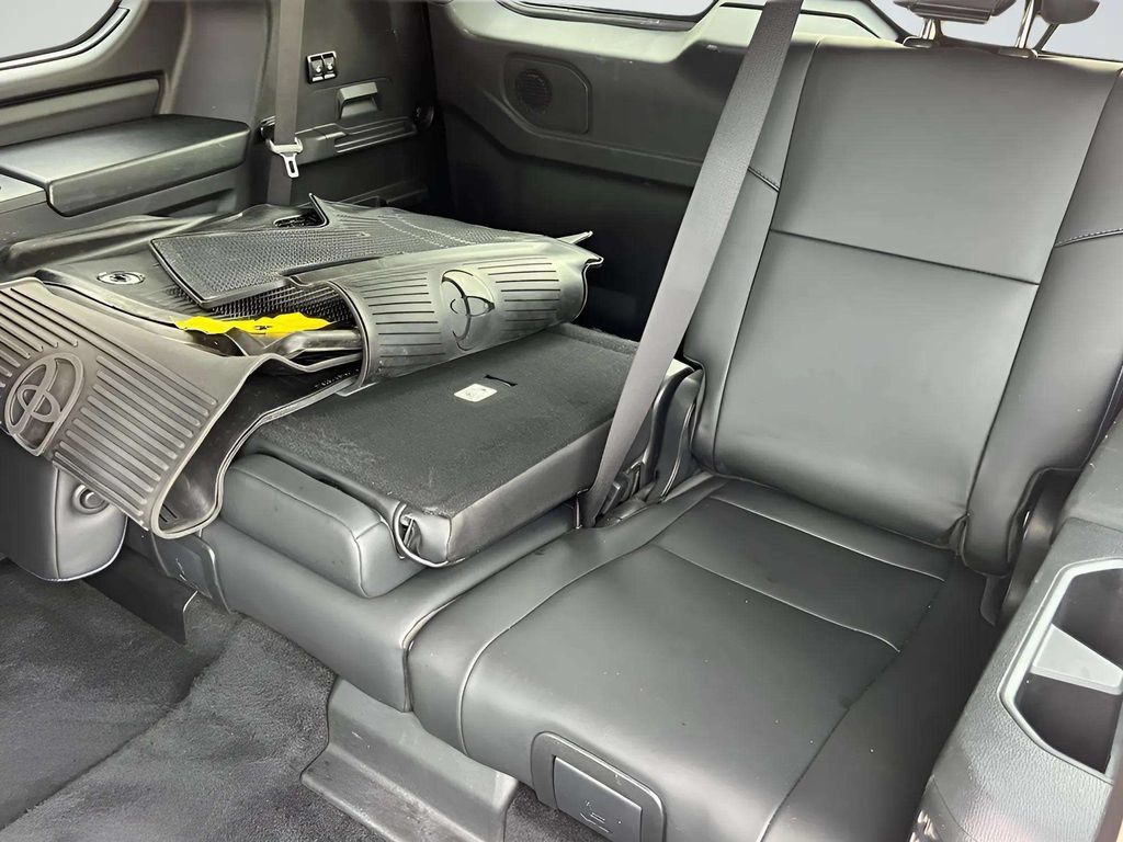Used 2024 Toyota Sequoia Platinum AWD/4WD image 11