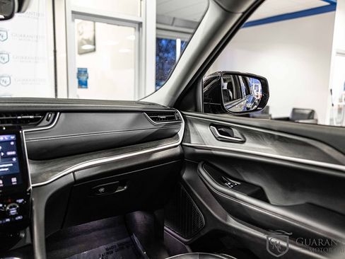 Used 2023 Jeep Grand Cherokee L Limited AWD/4WD image 38