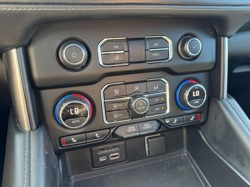 Used 2021 Chevrolet Tahoe Z71 w/ Luxury Package AWD/4WD image 22