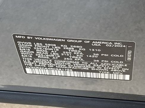 Used 2024 Volkswagen Atlas Peak Edition SE AWD/4WD image 34