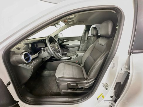 Used 2025 Chevrolet Trax LT w/ LT Convenience Package FWD image 13
