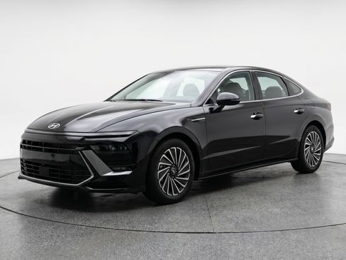 Used 2025 Hyundai Sonata SEL FWD image 3