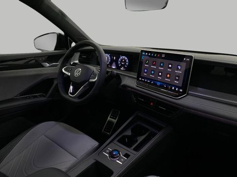 New 2025 Volkswagen Tiguan SE R-Line image 19