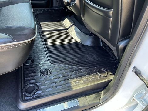 Used 2019 RAM 1500 Laramie AWD/4WD image 15