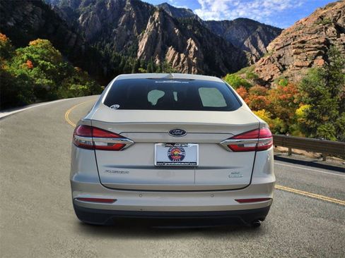 Used 2019 Ford Fusion SE image 4