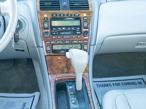 Used 2000 Toyota Avalon XLS image 29