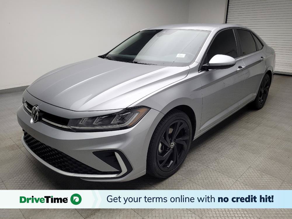 Used 2025 Volkswagen Jetta SE FWD image 1