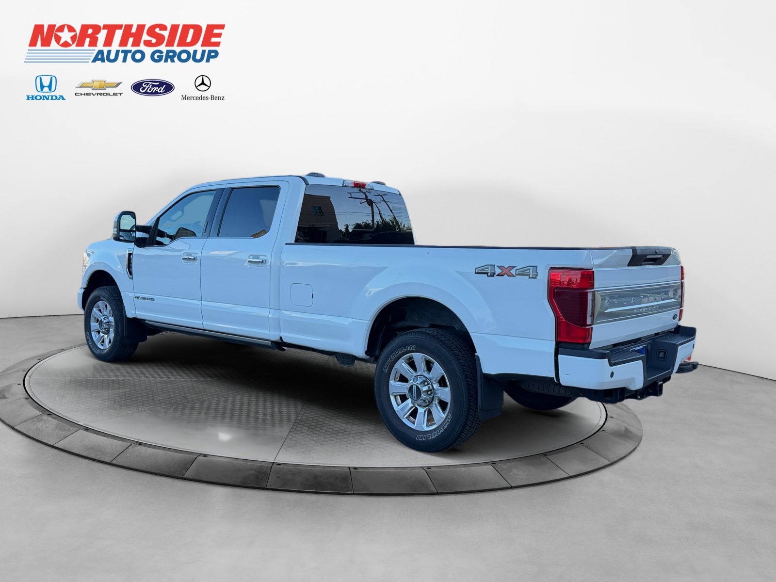 Used 2022 Ford F350 Platinum AWD/4WD image 5