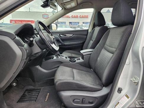 Used 2020 Nissan Rogue SV image 12