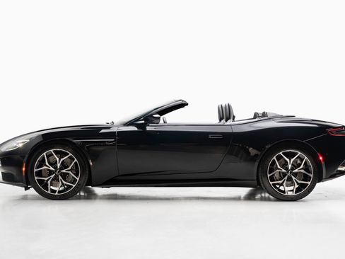 Used 2020 Aston Martin DB11 Volante RWD image 12
