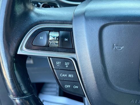 Used 2019 Lincoln Nautilus Select image 25