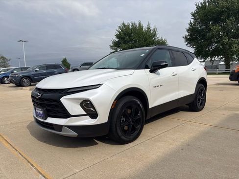 Used 2023 Chevrolet Blazer LT w/ Midnight/Sport Edition FWD image 5