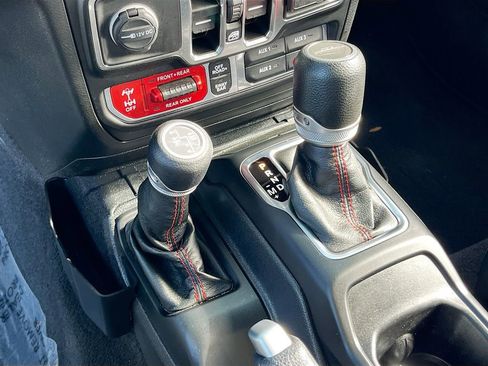 Certified 2021 Jeep Gladiator Rubicon AWD/4WD image 17