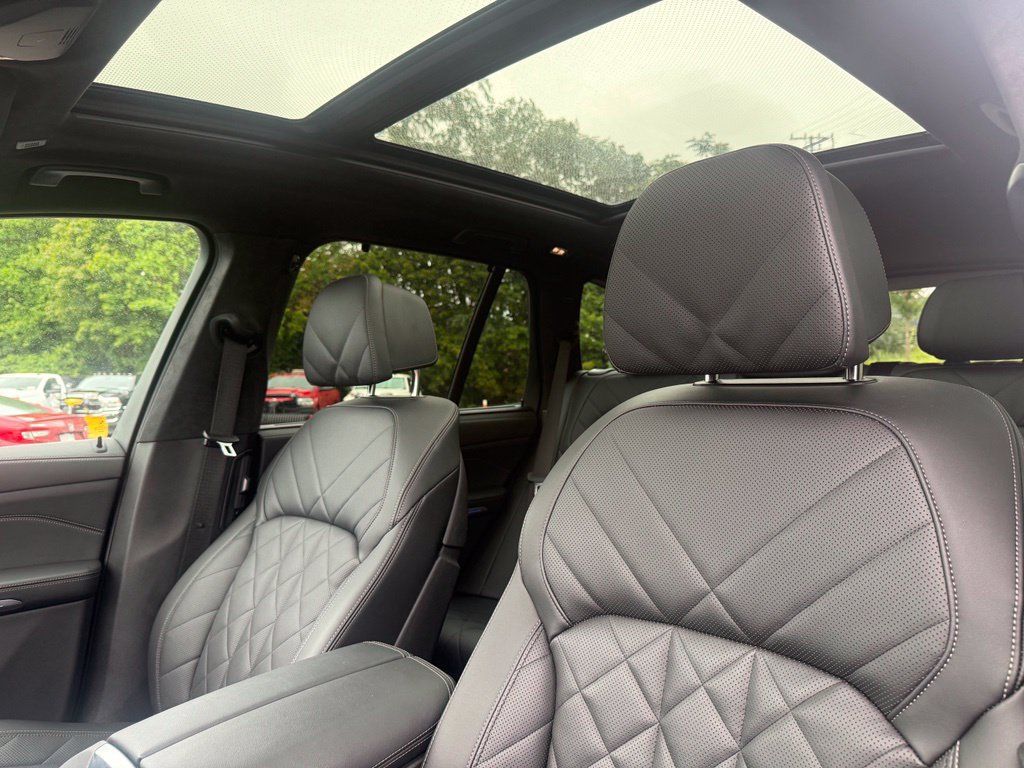 Certified 2024 BMW X5 M60i AWD/4WD image 11