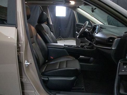 Used 2024 Nissan Rogue SV w/ SV Premium Package image 16