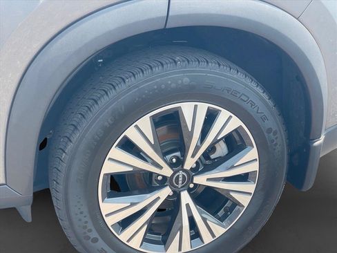 Used 2022 Nissan Rogue SV w/ SV Premium Package FWD image 30