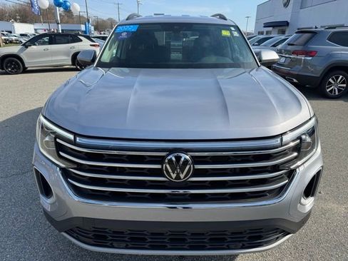 Used 2024 Volkswagen Atlas SE AWD/4WD image 2