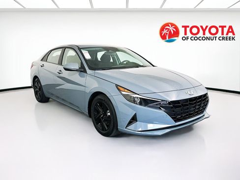Used 2023 Hyundai Elantra SEL FWD image 1