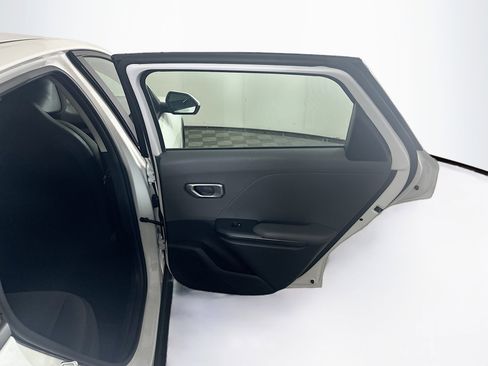 Used 2025 Kia K4 LXS image 31