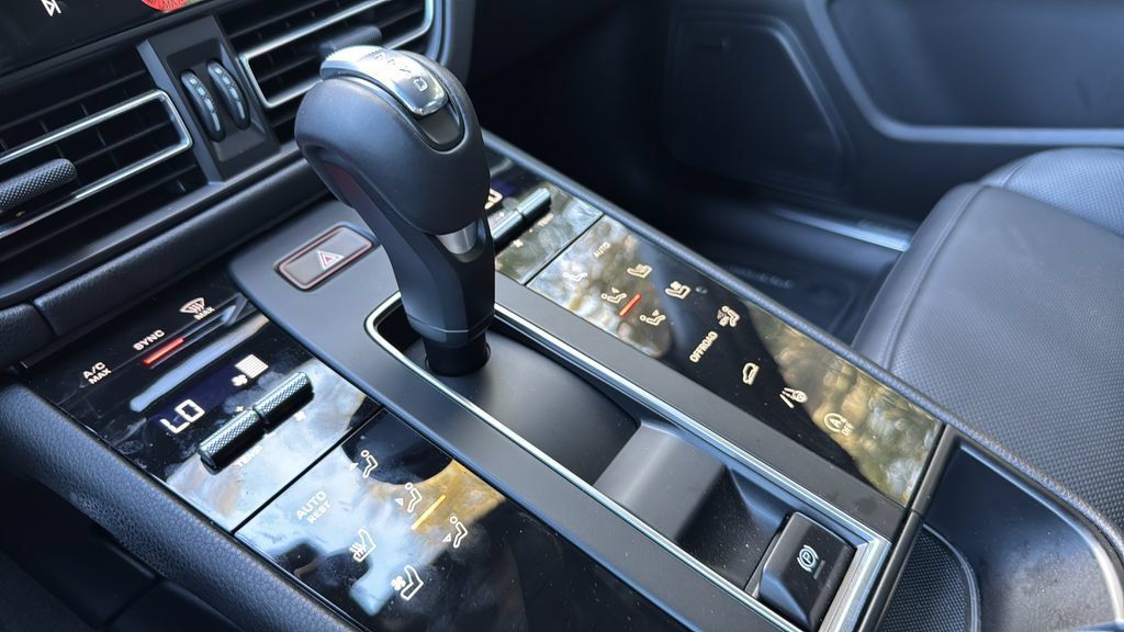 Certified 2026 Porsche Macan AWD/4WD image 15