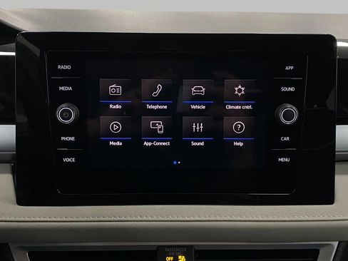 New 2025 Volkswagen Taos SE image 20