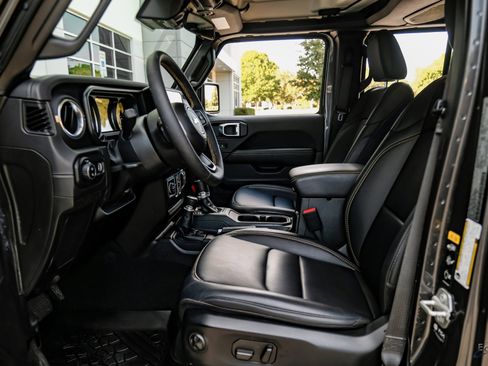 Used 2024 Jeep Gladiator Sport image 35