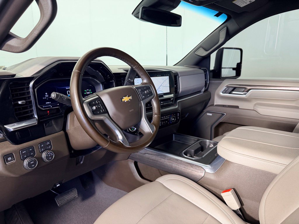Used 2025 Chevrolet Silverado 2500 LTZ w/ LTZ Convenience Package AWD/4WD image 28