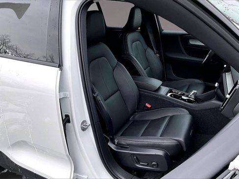 Certified 2026 Volvo XC40 B5 Plus w/ Protection Package Premier image 28