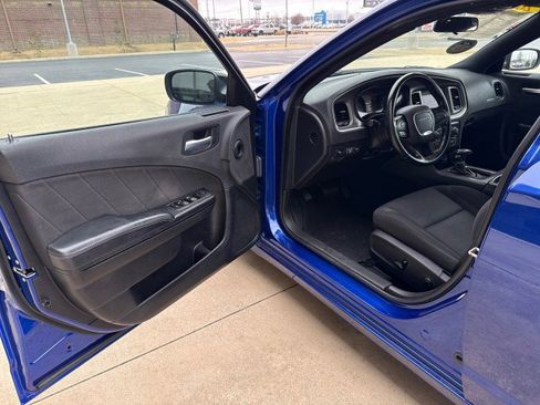 Used 2022 Dodge Charger SXT w/ Blacktop Package image 10
